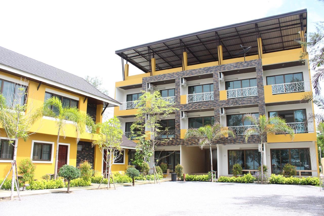 Yellow House Rayong Ban Phe Exterior foto